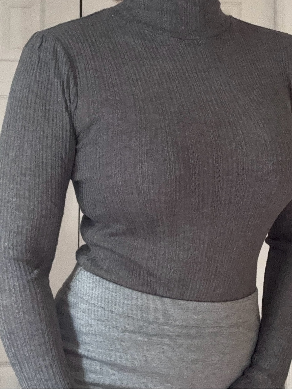 RW&CO. Heathered Grey Ribbed Knit Top